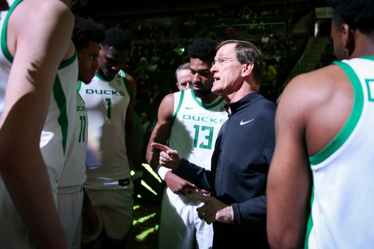 Ducks look to stay on top with upset opportunity against No. 9 Arizona