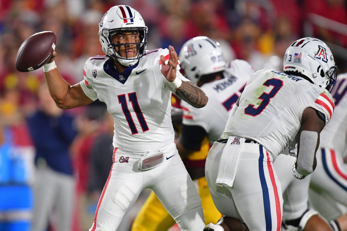 Top freshman quarterback and All-Pac 12 receiver reportedly set to stay at Arizona