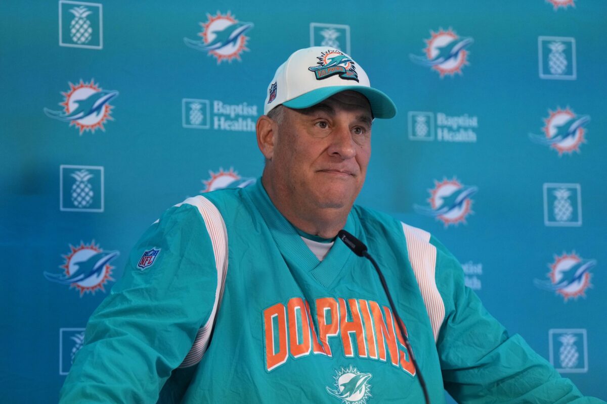Eagles could pursue Vic Fangio after veteran coach parts ways with Dolphins