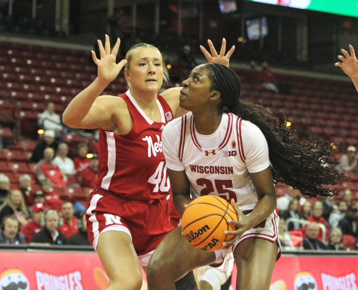Women’s basketball pull away in the fourth to take down Wisconsin
