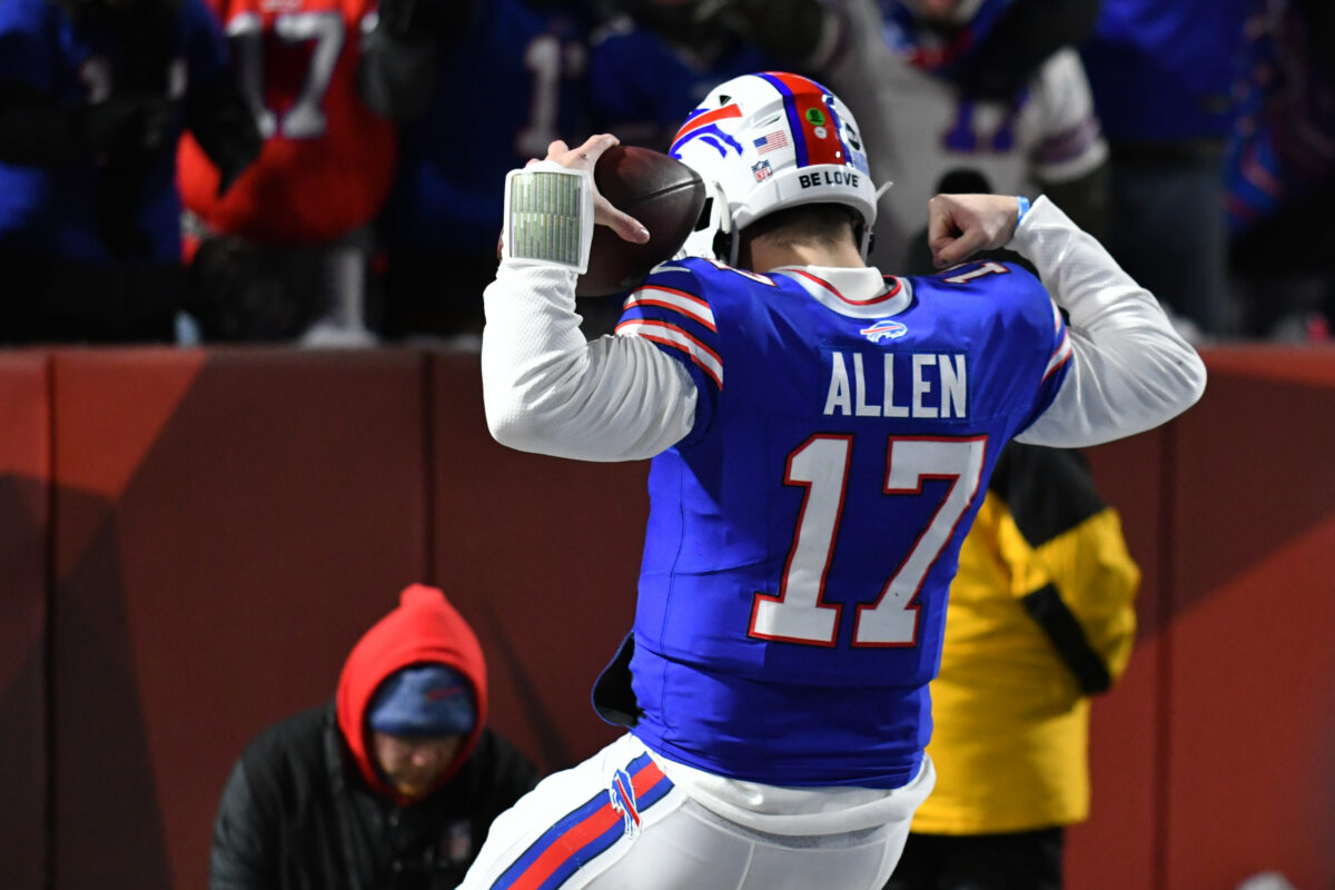 Bills teammates react to Josh Allen’s incredible run vs. Steelers