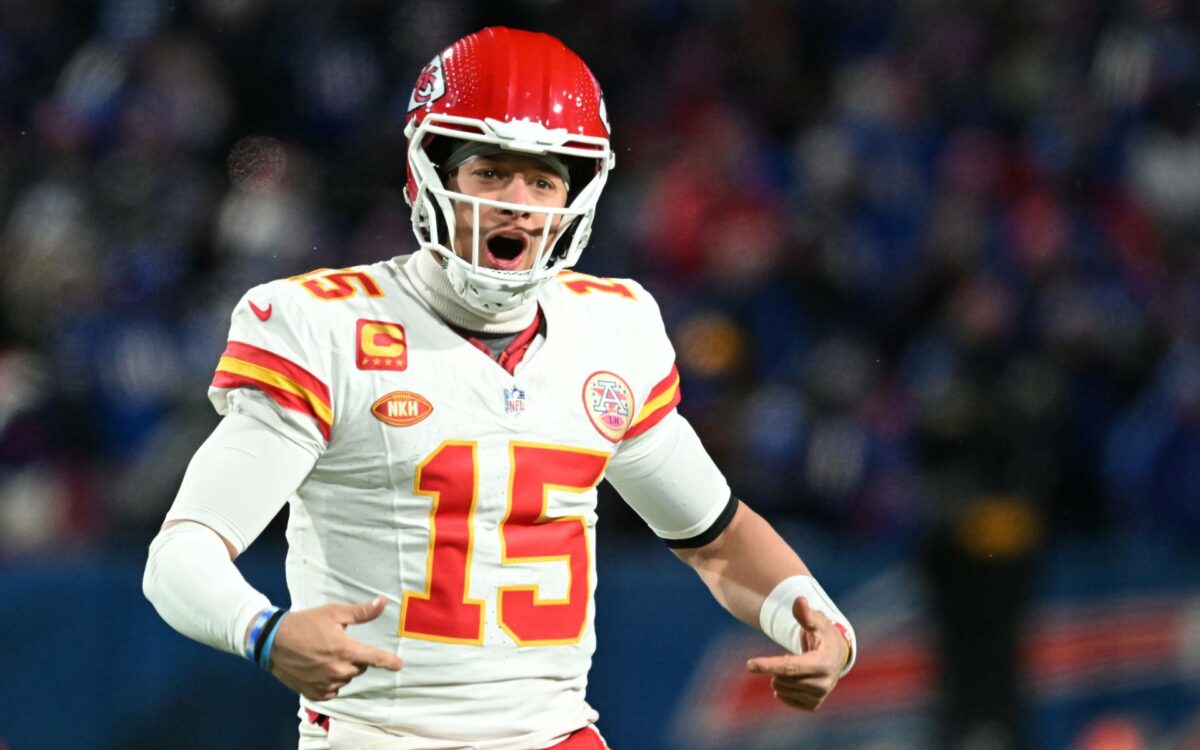 WATCH: Mitch Holthus calls end of Chiefs’ victory vs. Bills