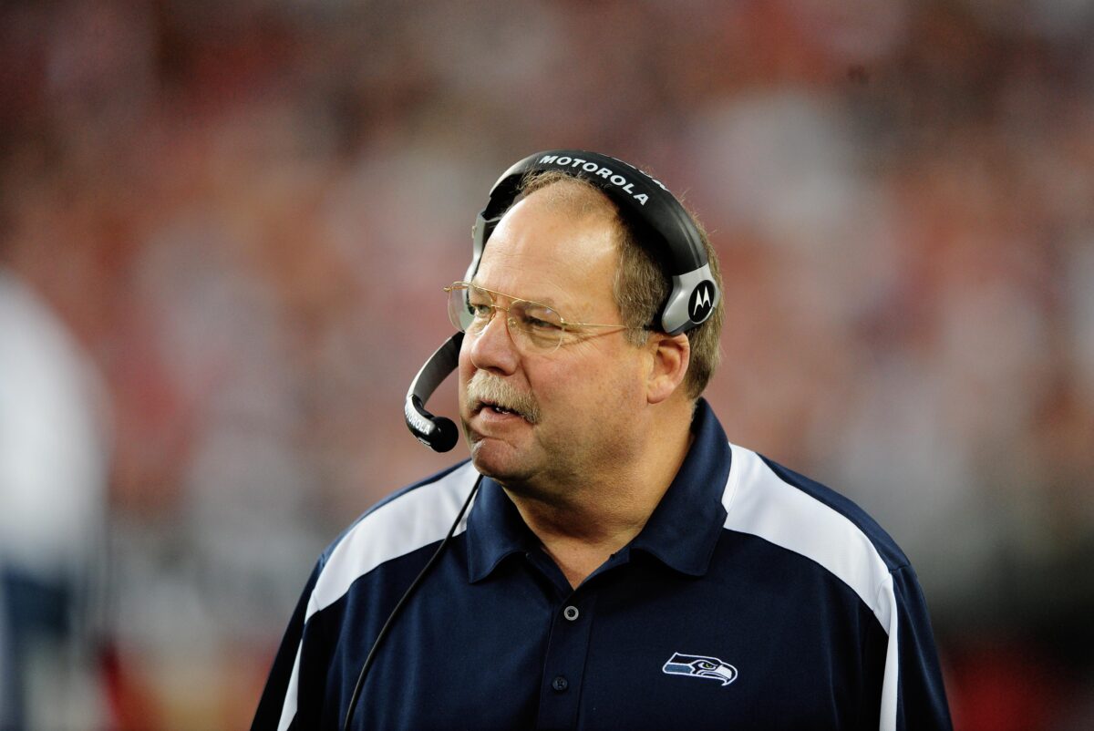 Mike Holmgren says Seahawks should hire an offensive coach