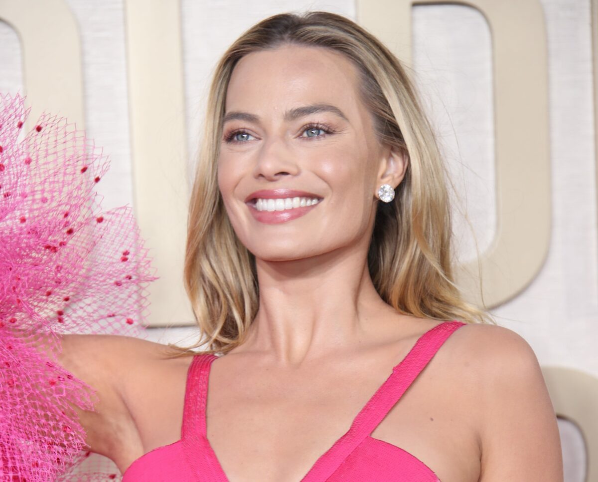 Margot Robbie stuns at the Golden Globes in her dress channeling 1977’s Superstar Barbie