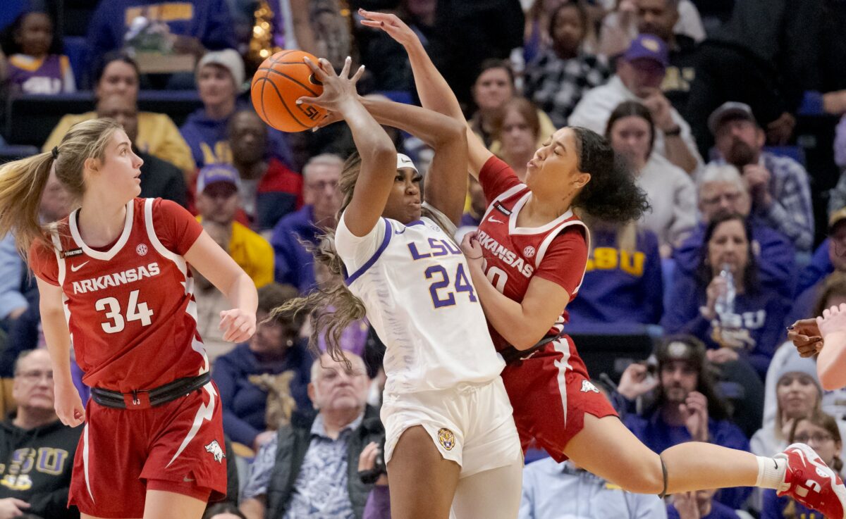 Still without SEC’s top scorer, Arkansas women fall big to LSU