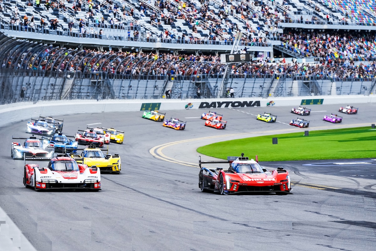 Rolex 24, Hour 1: Major players involved in early incidents