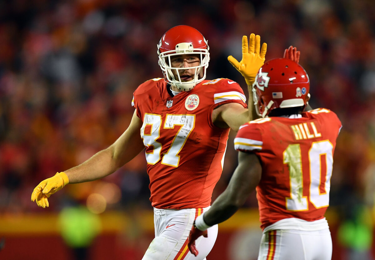 Chiefs TE Travis Kelce expects fans to show Tyreek Hill love during Saturday’s game