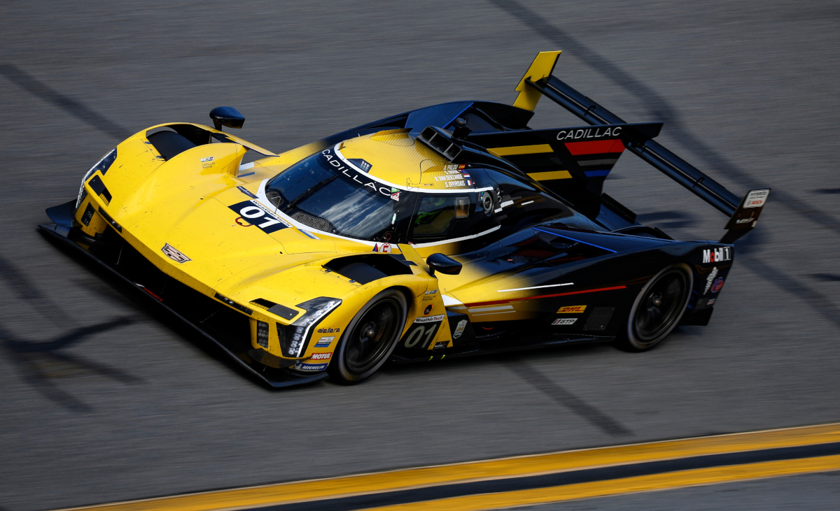Rolex 24, Hour 2: Ganassi Cadillac takes lead before more yellow