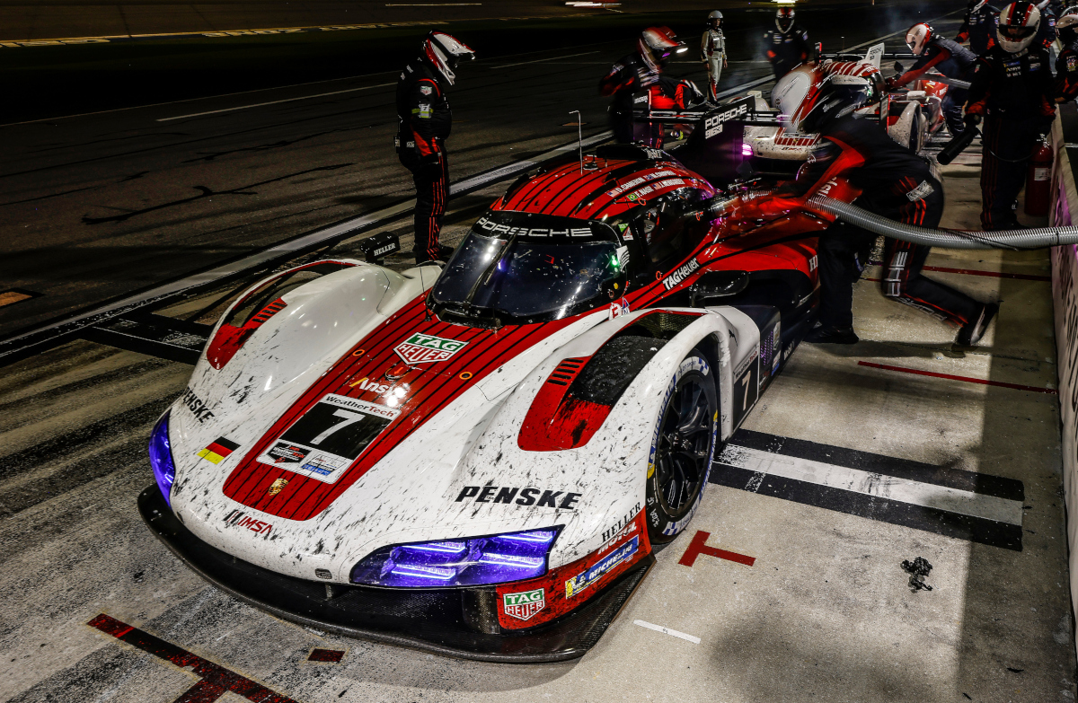 Rolex 24, Hour 13: Porsche, Cadillac trading overall lead in heated nighttime strategy battle