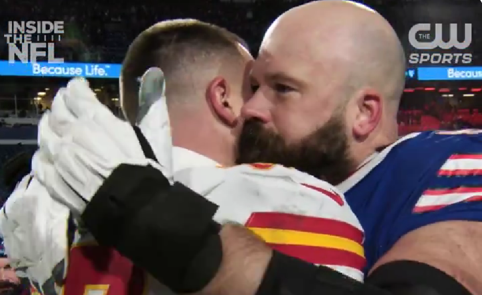 Mics caught Mitch Morse encouraging old teammate Travis Kelce after Chiefs-Bills game