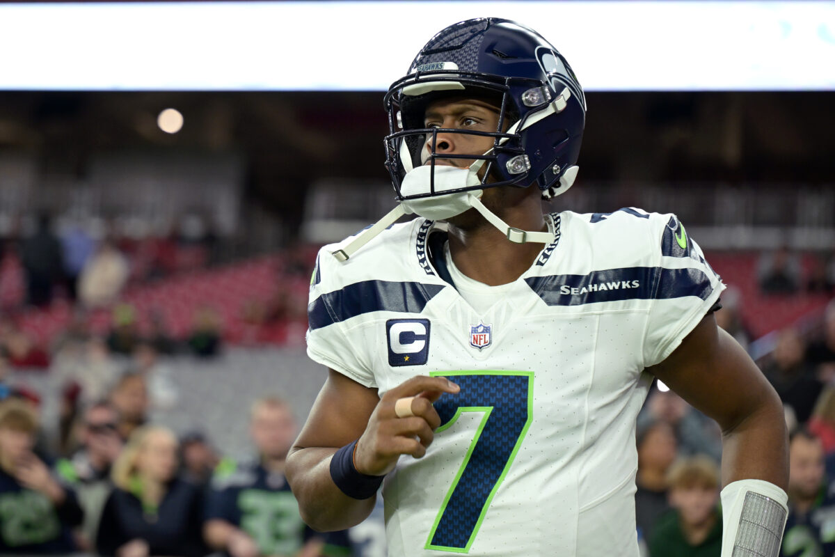 Geno Smith to remain on Seahawks roster, at least for now