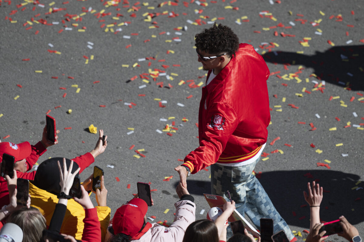 Amazing: There was a lone Bills fan chirping Patrick Mahomes during Chiefs’ Super Bowl parade