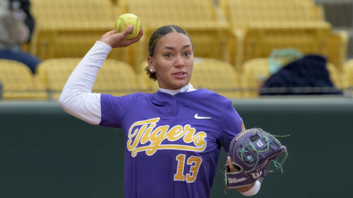 LSU softball pulls away from Houston to complete Friday doubleheader sweep