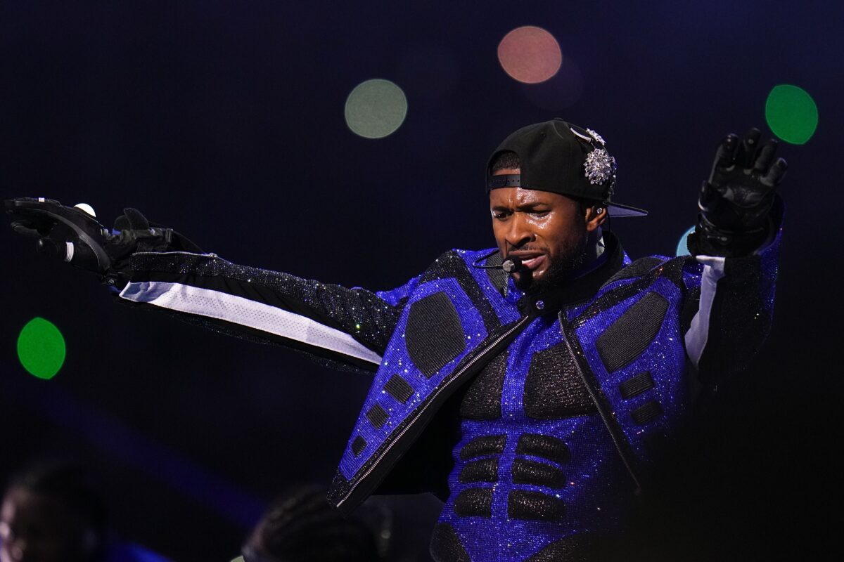 Usher on roller skates at his incredible Super Bowl halftime show had fans in a frenzy