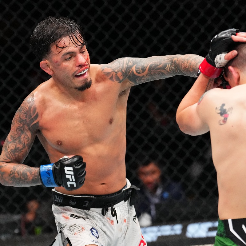 UFC Fight Night 237 results: Brandon Royval upsets Brandon Moreno in Mexico