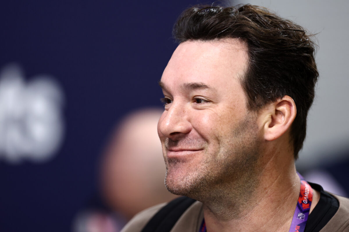 NFL fans are so mad at Tony Romo for talking over the Chiefs’ Super Bowl-winning touchdown