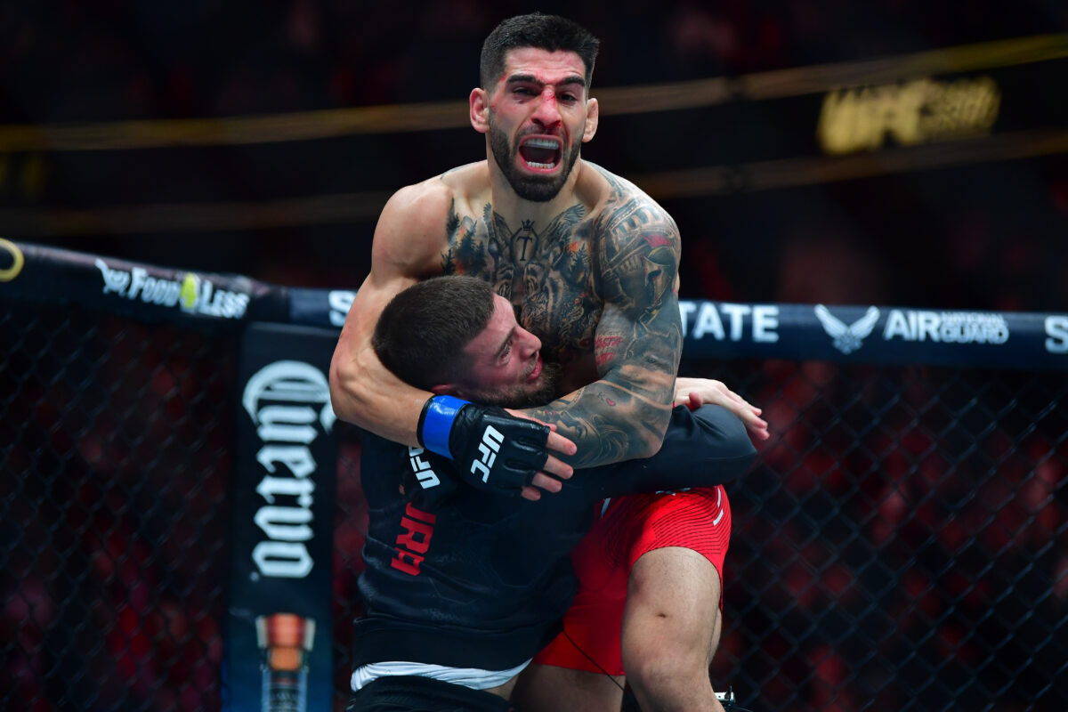 Alexander Volkanovski vs. Ilia Topuria at UFC 298: Best photos