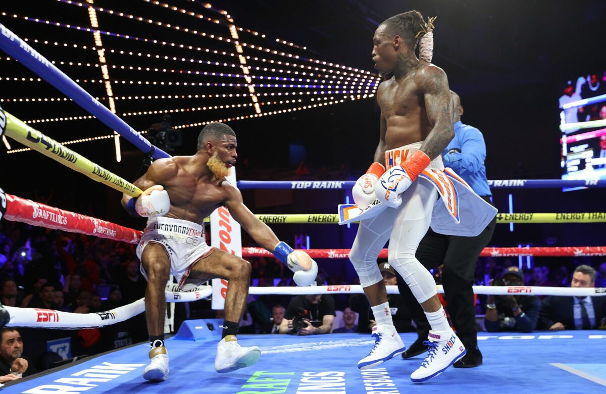 O’Shaquie Foster outboxes, drops Abraham Nova to win split decision