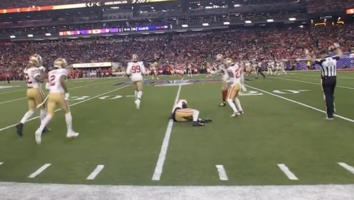 49ers LB Dre Greenlaw appeared to injure his leg while running onto the field and NFL fans felt so bad