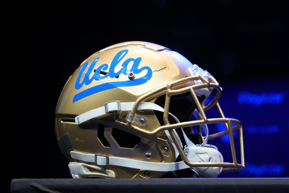 UCLA names former Bruin standout DeShaun Foster as head coach