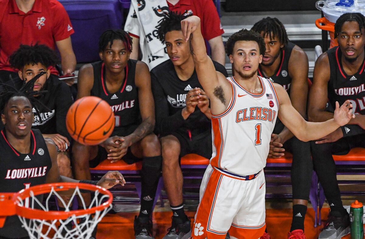 Clemson closes out Miami, 77-60, for third straight win