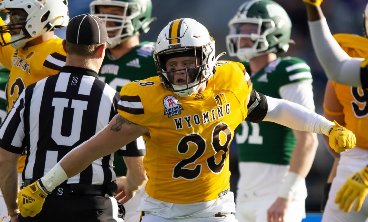 Unpacking Future Packers: No. 86, Wyoming LB Easton Gibbs
