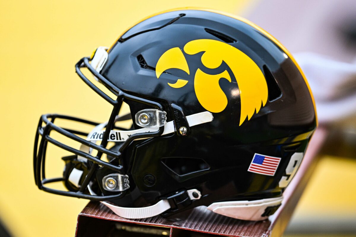 Iowa Hawkeyes grab commitment from 3-star 2025 LB Carson Cooney