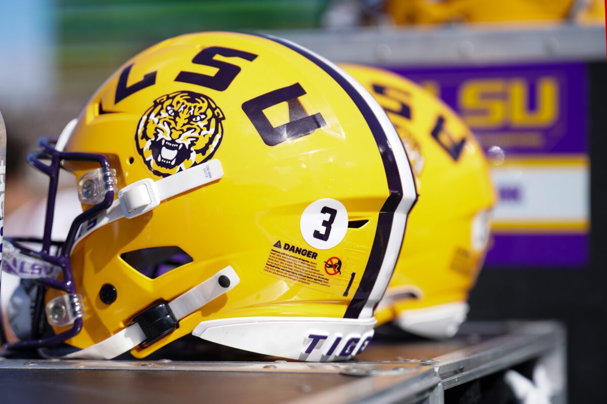 Why did 4-star Jaylen Bell de-commit from LSU?