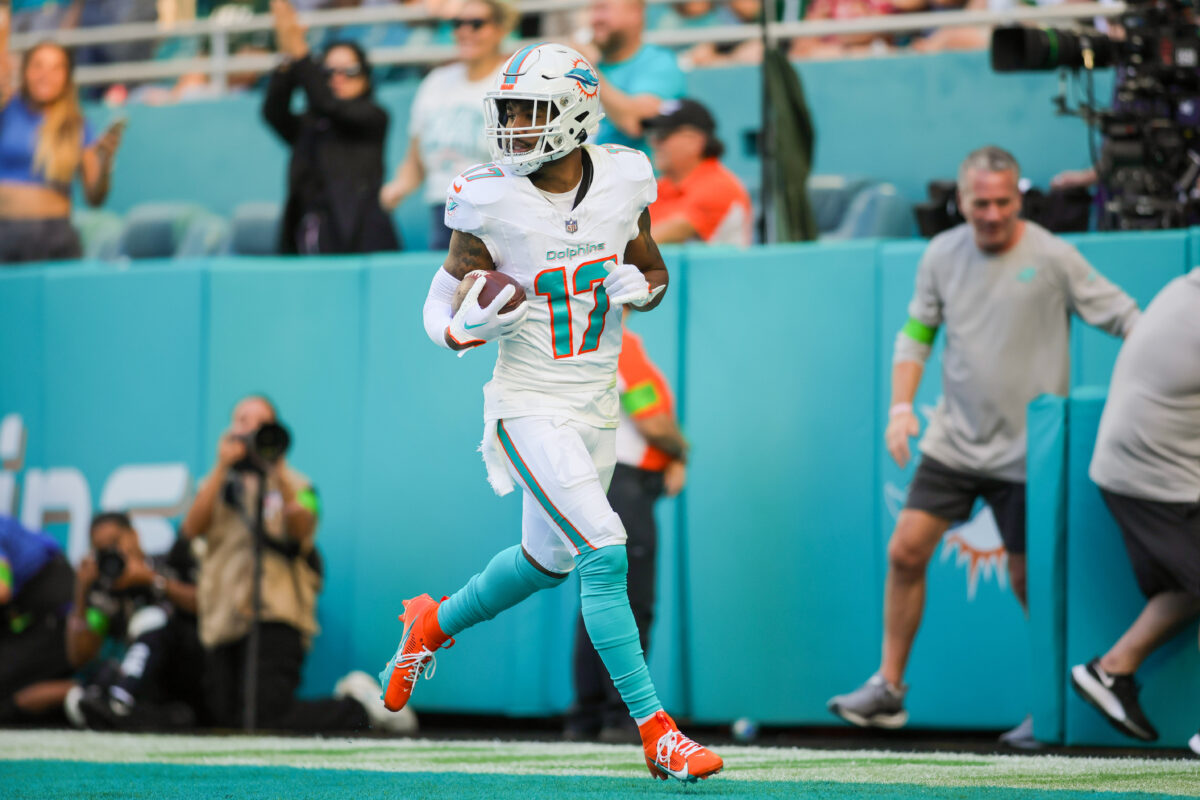 Dolphins WR Jaylen Waddle responds to trade talk
