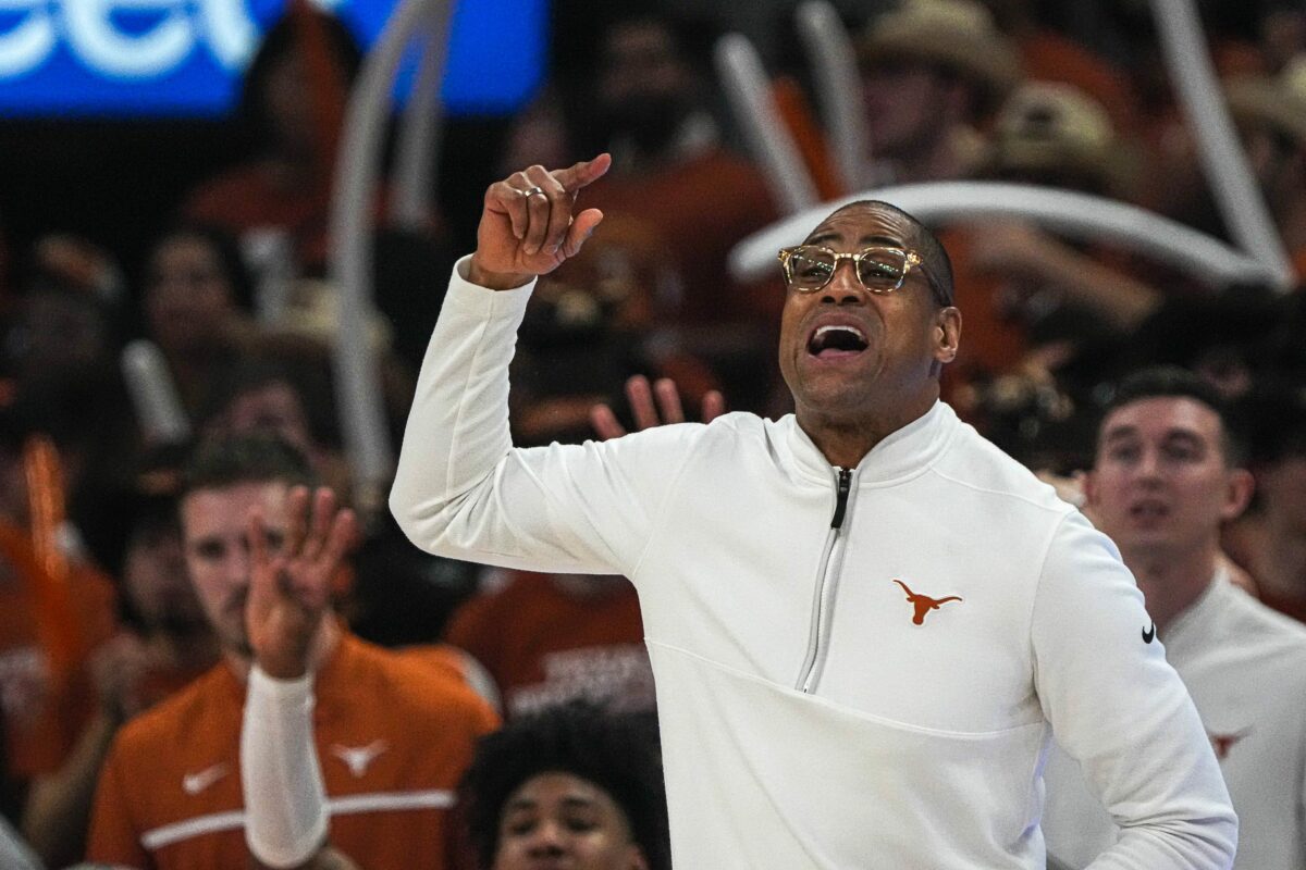 After 19-point first half, Texas falls to No. 14 Iowa State, 70-65