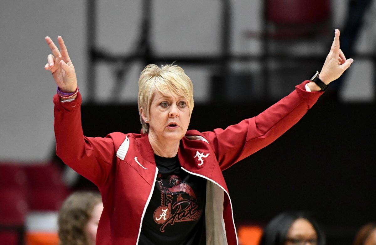 Alabama women’s basketball coach Kristy Curry earns 500th career win