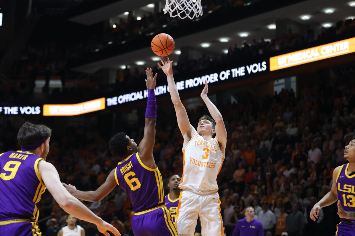 No. 6 Tennessee defeats LSU by 20 points