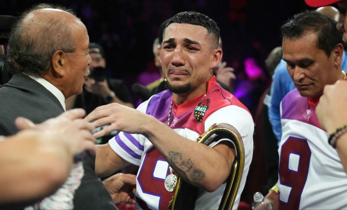 Teofimo Lopez retains title by outpointing Jamaine Ortiz in stinker