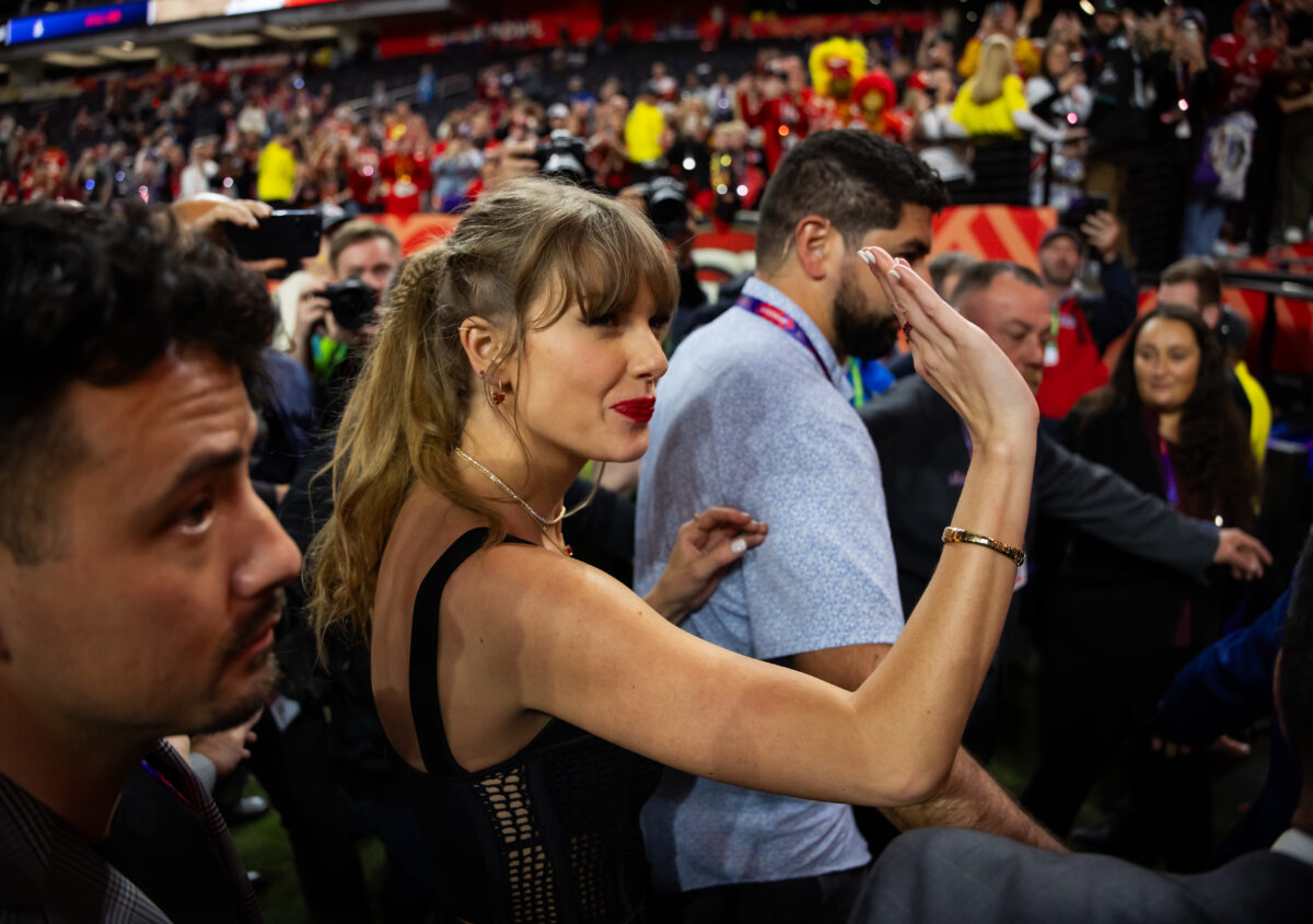 Taylor Swift donates $100,000 to GoFundMe for woman slain in Chiefs’ Super Bowl parade