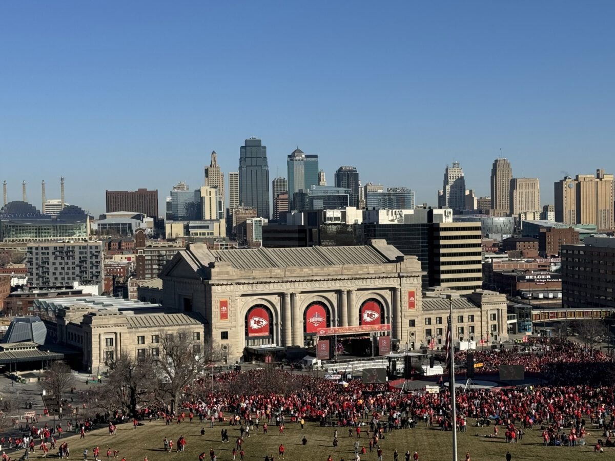 1 dead, up to 15 injured in shooting at Chiefs’ Super Bowl parade