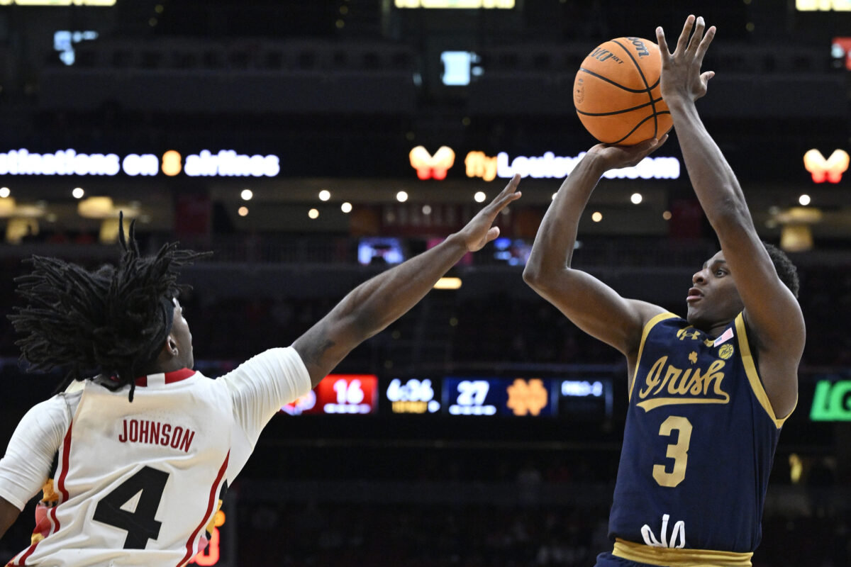 Notre Dame defeats Louisville for third straight victory