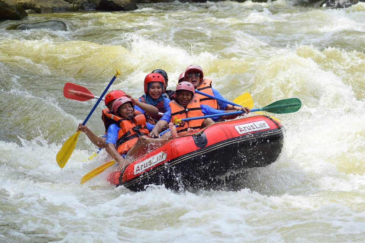 6 incredible places to go whitewater rafting in the US