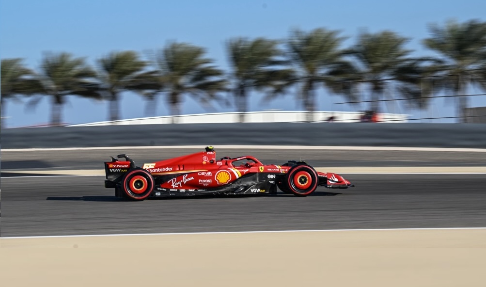 Sainz puts Ferrari ahead in final Bahrain GP practice