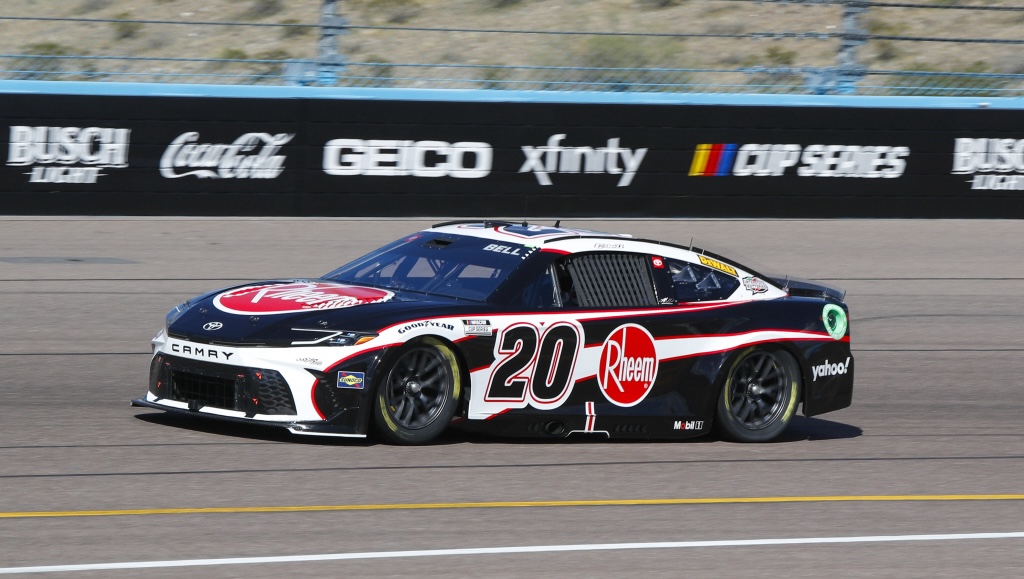 Bell reigns for JGR at Phoenix after clawing back from slow stop