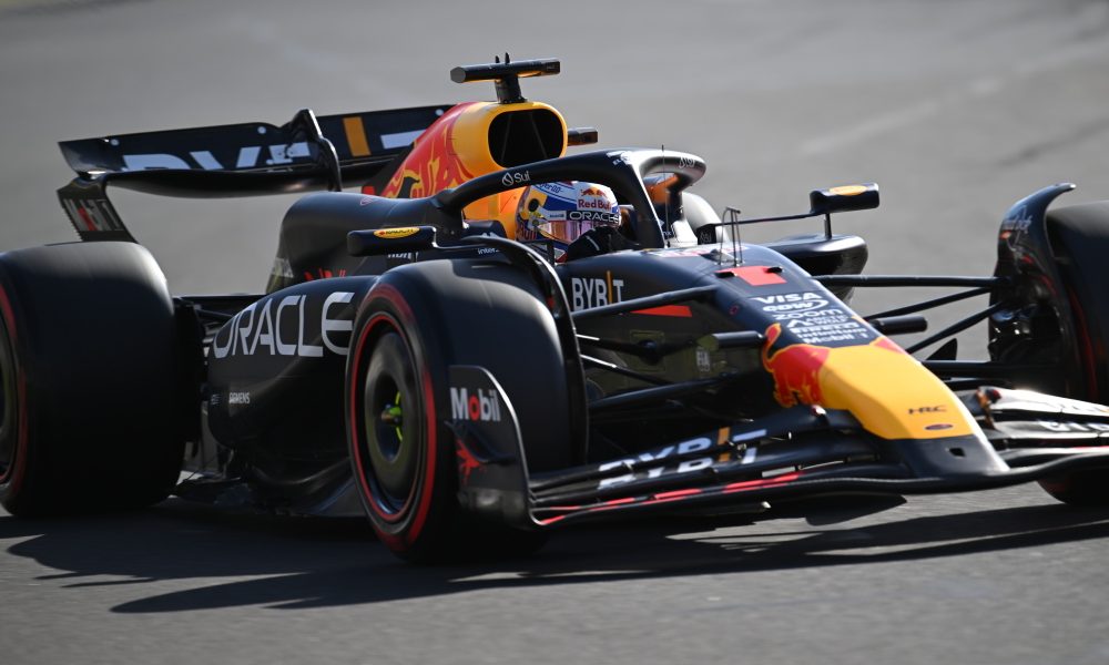 Verstappen takes pole for Australian GP ahead of Sainz