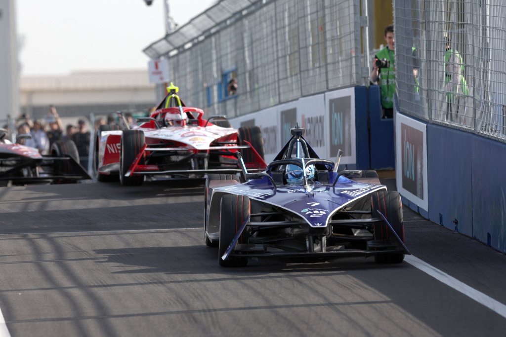 Guenther overhauls Rowland for inaugural Tokyo E-Prix win