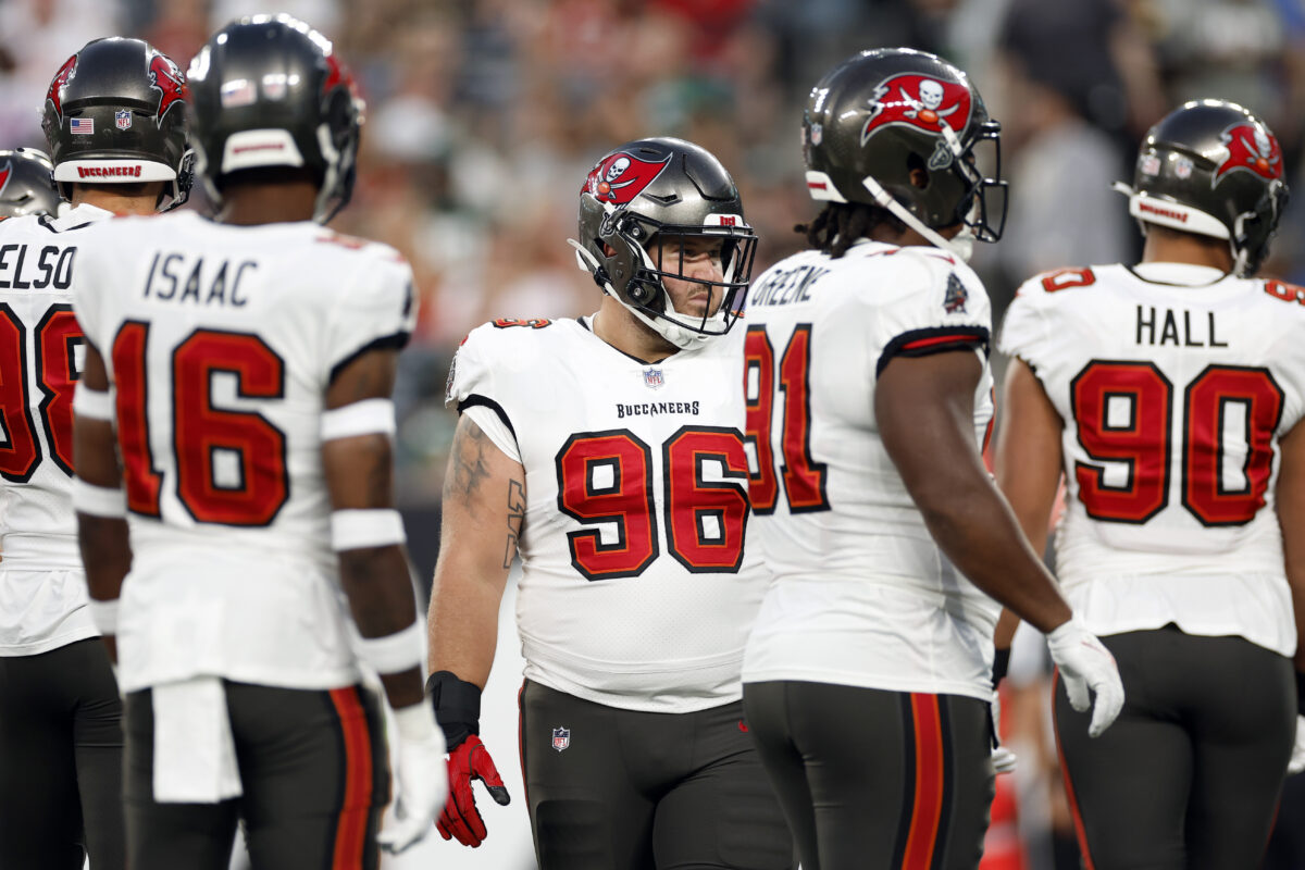 Bucs re-sign DL Greg Gaines to 1-year deal