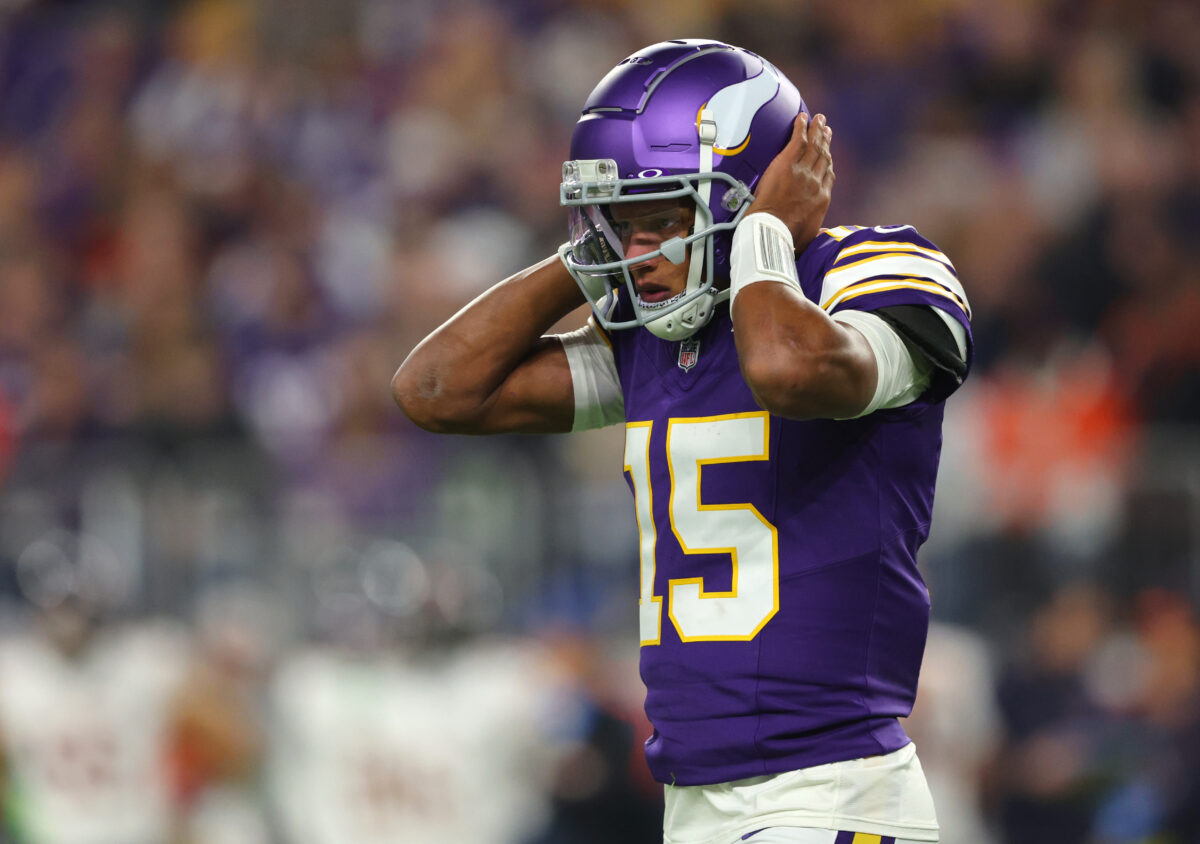 Former Vikings QB Josh Dobbs signs one-year deal with 49ers
