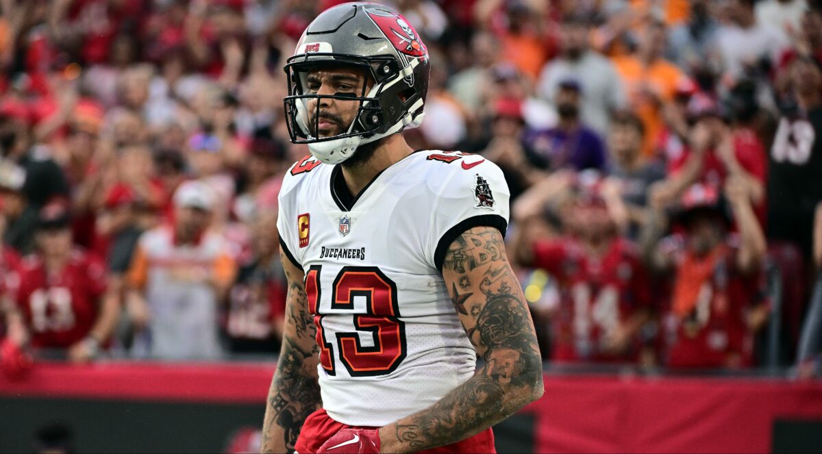 Mike Evans stays in NFC South, agrees to new deal with Buccaneers