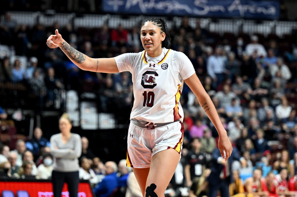 South Carolina’s Kamilla Cardoso has emotional reunion with her family thanks to Dawn Staley’s classy gesture