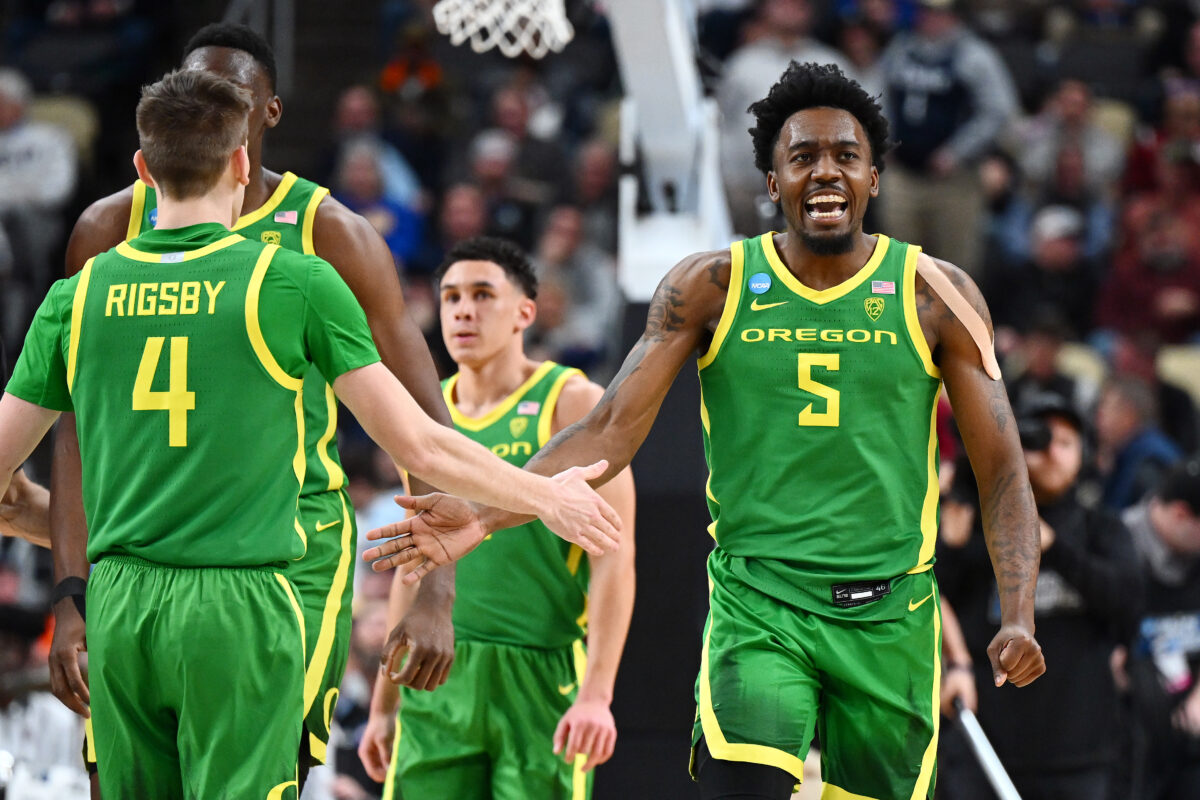 Jermaine Couisnard breaks Oregon record with 40 points in Ducks’ big win