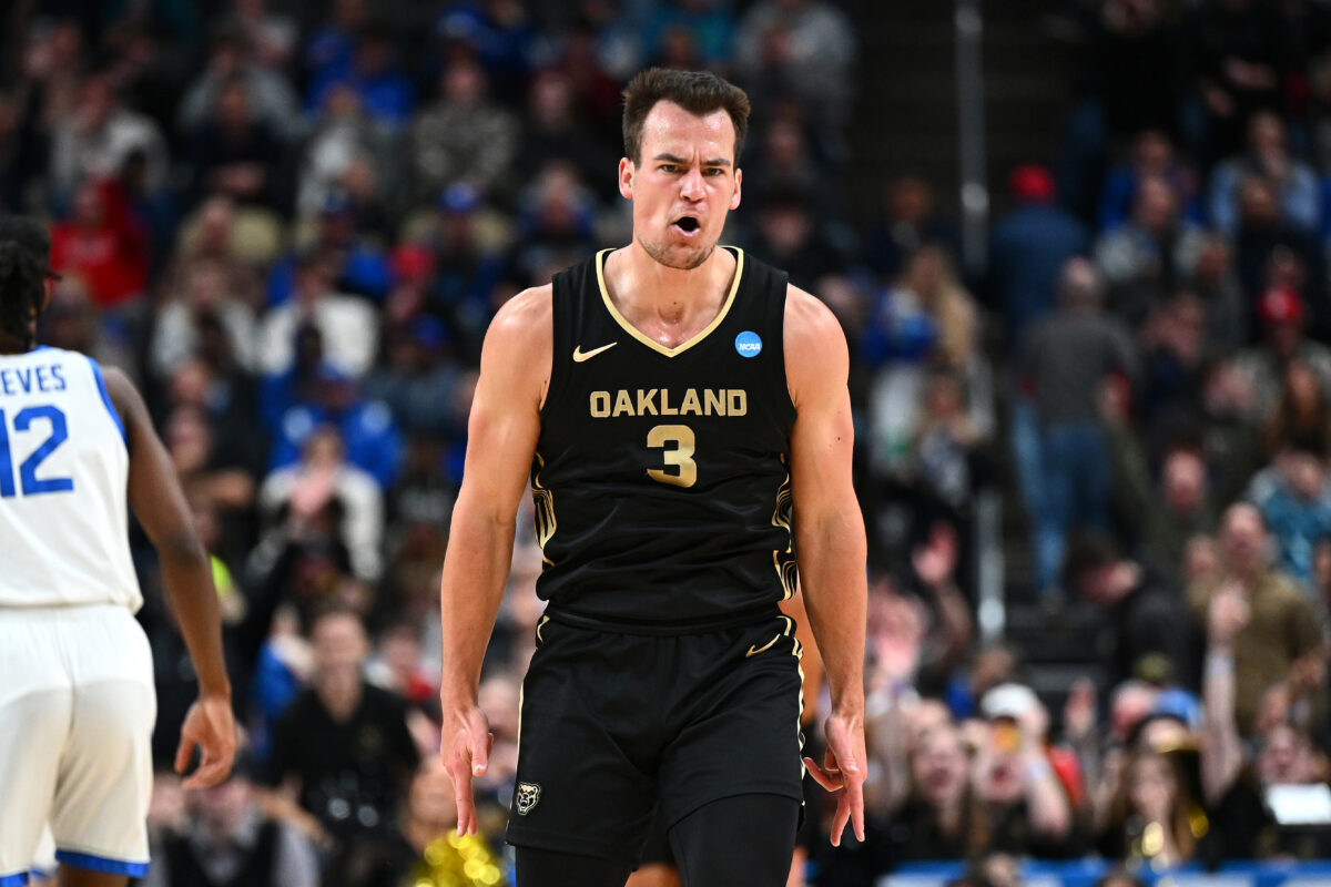 Oakland star Jack Gohlke hit a ridiculous full-court shot during March Madness practice