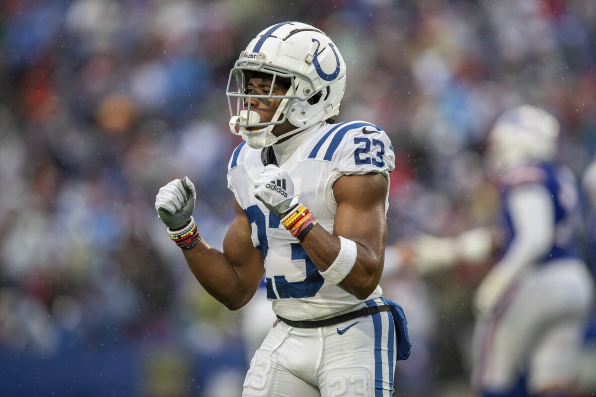 Colts making ‘strong push’ to re-sign CB Kenny Moore
