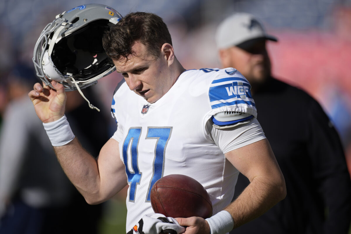 The Lions re-sign long snapper Scott Daly