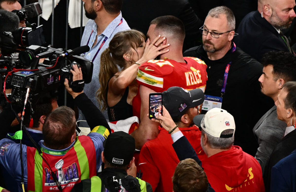 Taylor Swift and Travis Kelce shared the longest, most adorable embrace and kiss after night an Eras Tour Singapore show